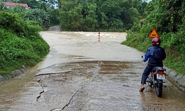 Quảng Nam: Hơn 50 ngôi nhà bị tốc mái và nhiều tuyến đường bị chia cách do bão số 5